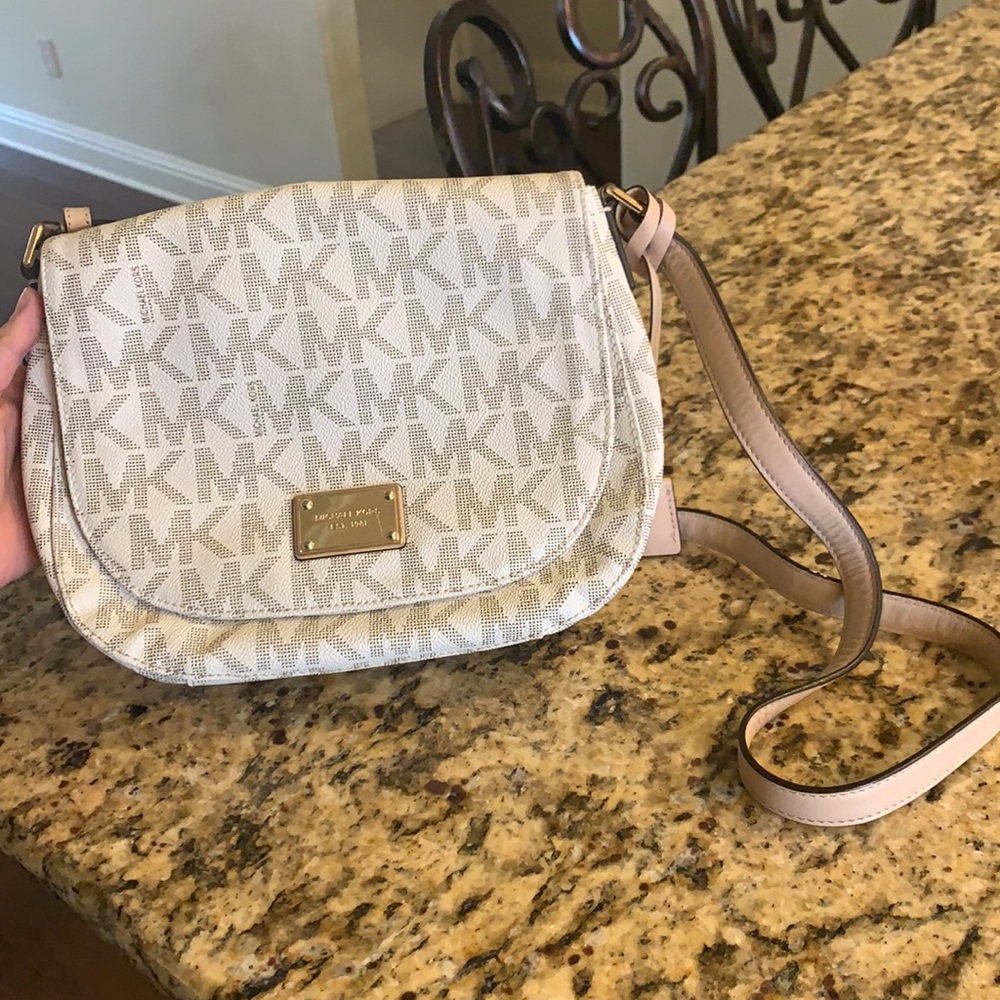 Michael kors crossbody leather bag